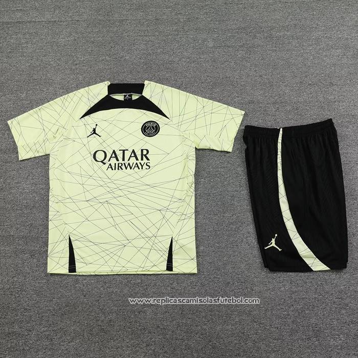 Fato de Treino
 Paris Saint-Germain Jordan 2023-2024 Manga Curta
 Amarelo
 - Calcas Curta
